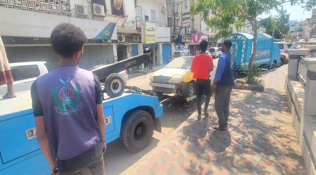 تدشين حملة لسحب هياكل السيارات المتهالكة في مديرية المعلا