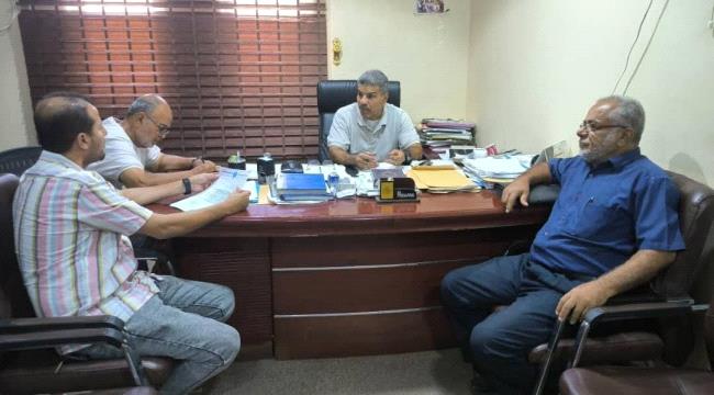 مدير مكتب الشباب والرياضة في عدن يلتقي أمين عام نادي الميناء