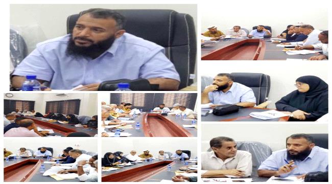 المكتب التنفيذي للتواهي يناقش الاستعدادات للعام الدراسي وتحسين الخدمات