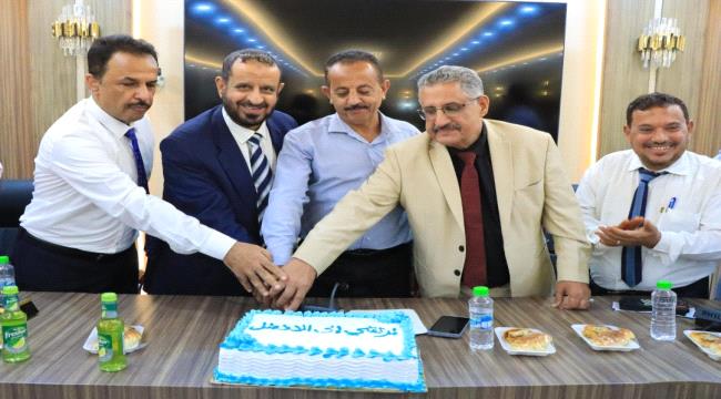 وزارة الزراعة والاسماك تكرم مدير الموارد البشرية بمناسبة انتهاء فترة عمله