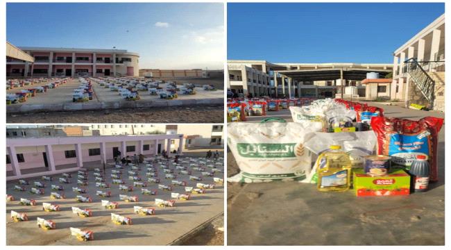 مبادرة الإعلامي صالح العبيدي تواصل توزيع السلل الغذائية للمحتاجين في عدن ...