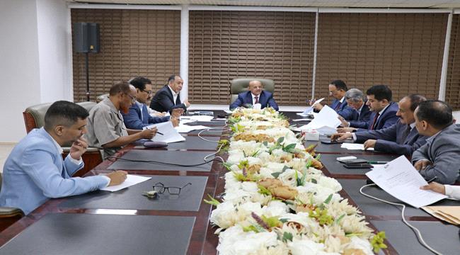 استمرار اجتماعات لجنة تنظيم وتمويل الواردات في عدن لتعزيز الاستقرار التمويني