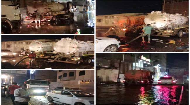 المنطقة الثانية للصرف الصحي بعدن تواصل شفط مياه المجاري بالمنصورة