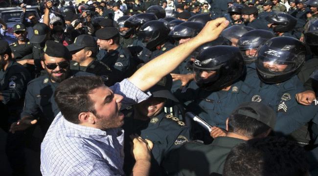 إيران تستقبل عامها الجديد على وقع احتجاجات شعبية