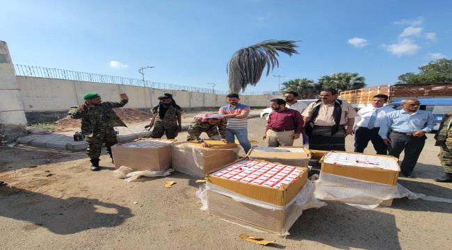 إتلاف كميات من الأدوية المهربة والخمور المضبوطة