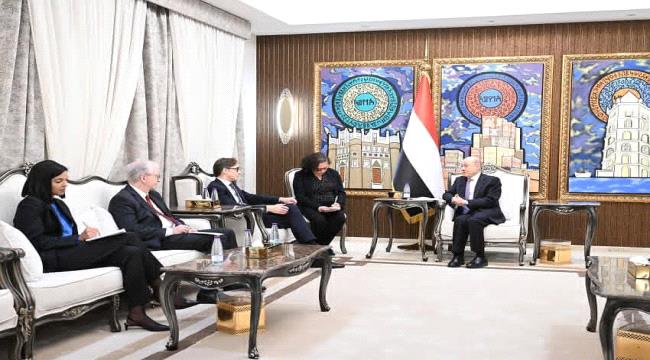 رشاد العليمي: تبريرات التحرك في حضرموت والمهرة هي 