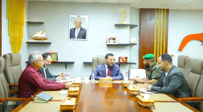 محافظ عدن يطّلع على أداء وحدة حماية الأراضي ويؤكد أهمية حماية الممتلكات وتسهيل معاملات المواطنين ...
