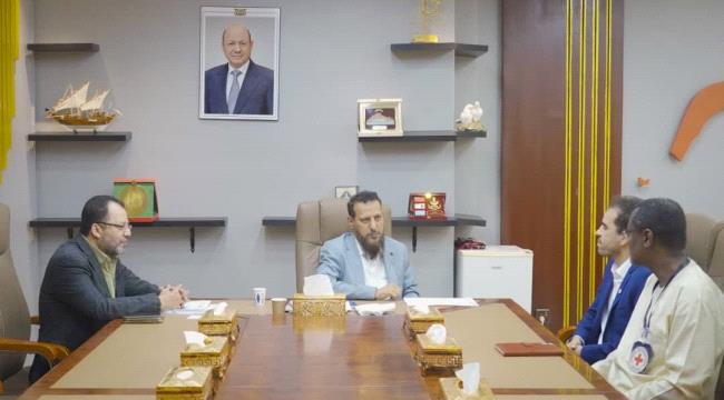 بعثة الصليب الأحمر تؤكد لمحافظ عدن استمرارها في تنفيذ برامجها الإنسانية