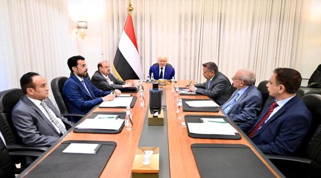 رشاد العليمي: اليمن ماضِ في برنامج الإصلاحات والردع الحازم للتصعيد الحوثي