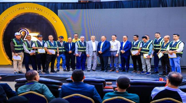 رئيس مجلس إدارة إقليم اليمن بمجموعة هائل سعيد أنعم وشركاه يلتقي العمال والكفاءات الشابة ويكرّم قدامى الموظفين والشركات المتميزة ...