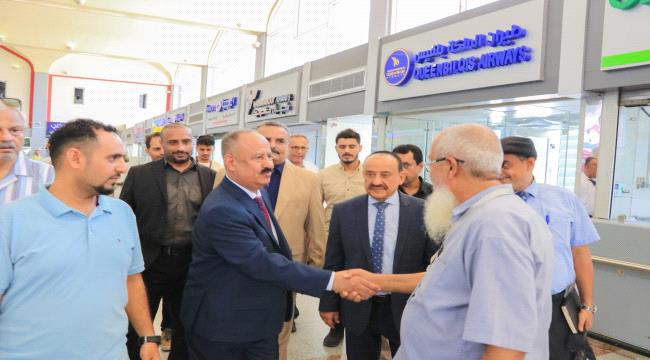 وزير النقل يتفقد مستوى الانضباط الوظيفي بديوان الوزارة والمؤسسات التابعة لها