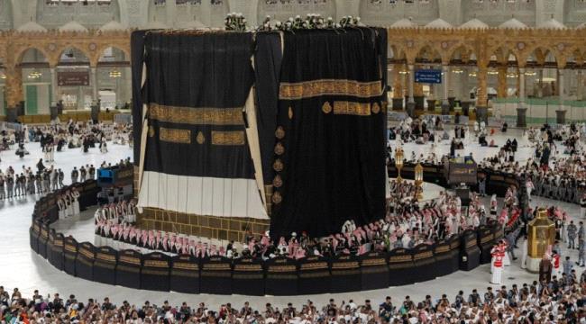الكعبة المشرفة تلبس حلتها الجديدة