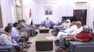 الوزير البكري يلتقي عدد من أعضاء الجمعية العمومية لنادي هلال يافع...