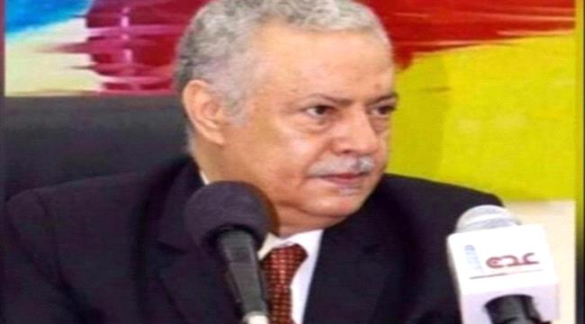 المستشار عبد العزيز المفلحي يعزي في وفاة الإعلامي الرياضي علي العصري