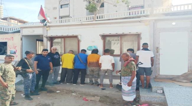 عدن: مداهمة وكر لمتعاطي المخدرات في مديرية صيرة
