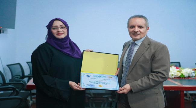 وزير الشؤون الاجتماعية والعمل يكرّم نجلاء الصياد والدكتورة نجوى فضل تقديراً لجهودهما