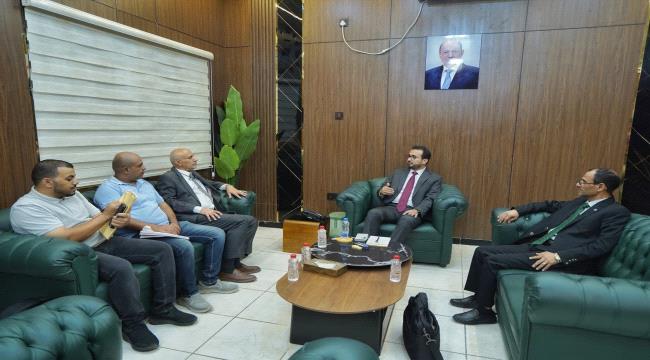 وزير الخدمة المدنية والتأمينات يلتقي رؤساء جامعات شبوة وسبأ والحديدة وحجة
