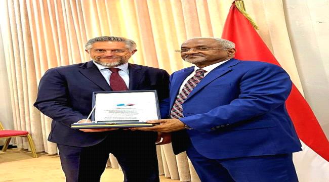 وزير الإدارة المحلية يبحث مع بعثة الاتحاد الأوروبي سبل دعم وتمكين السلطات المحلية