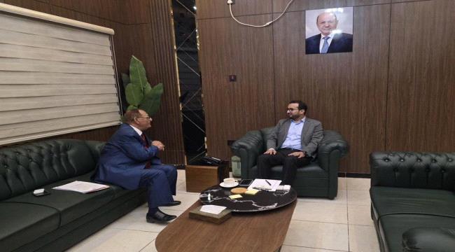 وزير الخدمة المدنية يناقش أوضاع أعضاء هيئة التدريس في جامعة صنعاء 