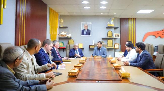 محافظ عدن يبحث مع وفد من مكتب المبعوث الأممي تطورات الأوضاع
