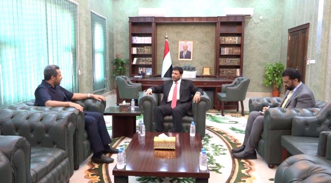 عدن: عبد الله العليمي يلتقي محافظ لحج مراد الحالمي في قصر المعاشيق
