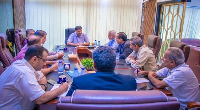 المدير التنفيذي لشركة النفط اليمنية يلتقي رئيس مصلحة الدفاع المدني