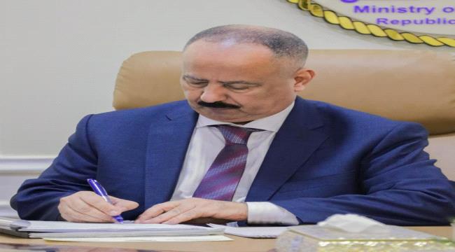 وزير النقل يوجه بتمديد تشغيل الباصات المجانية لطلاب جامعة عدن