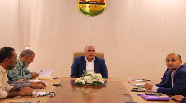 وزير التربية والتعليم يشدد على العدالة والإنصاف والمحافظة على سلامة العملية الاختبارية ومخرجاتها