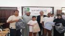 مدير عام المعلا يزور مدرسة حمزة ويشارك في توزيع الحقيبة المدرسية ...